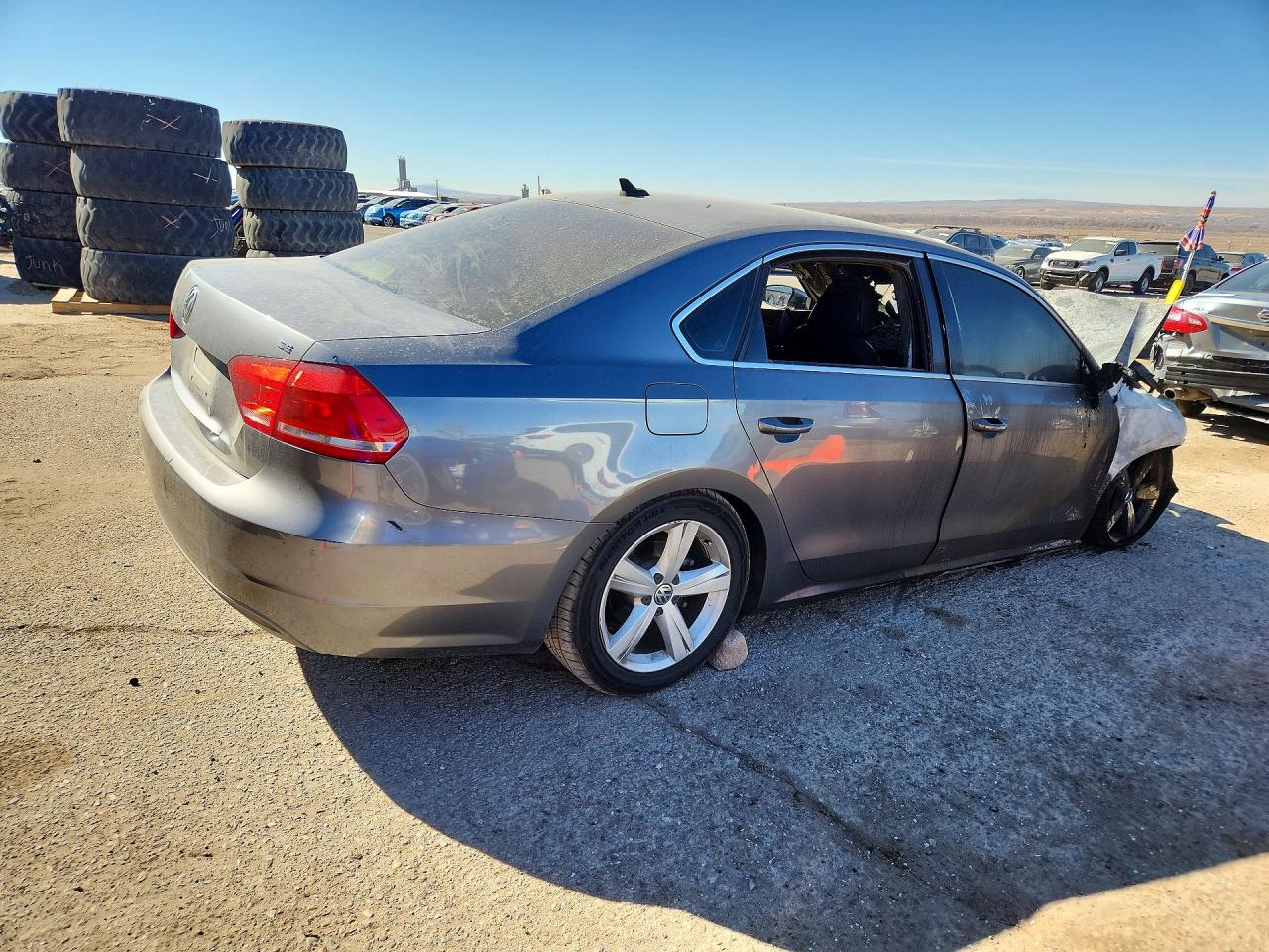 2012 VOLKSWAGEN PASSAT SE photo 3