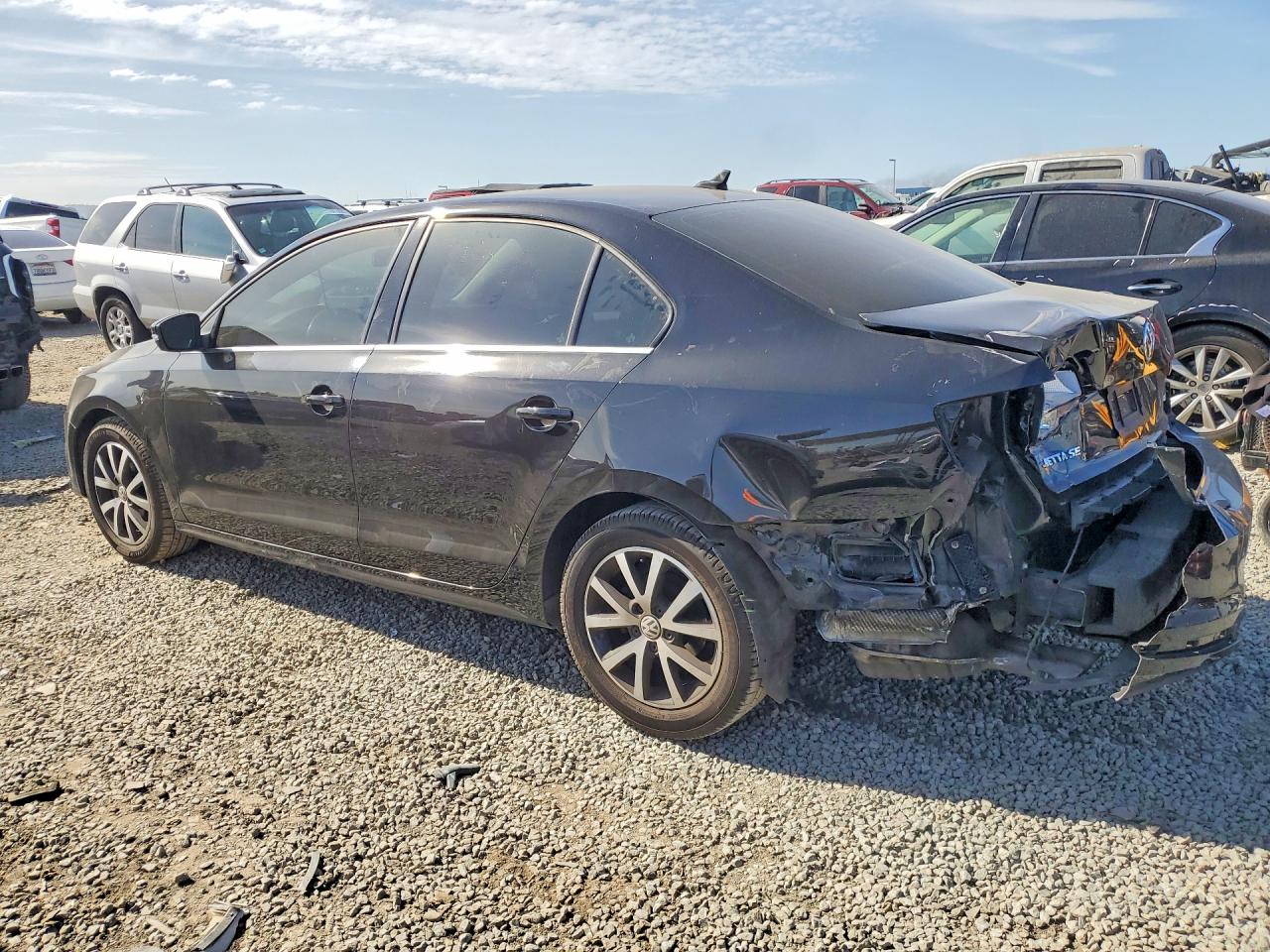 2017 VOLKSWAGEN JETTA SE photo 4