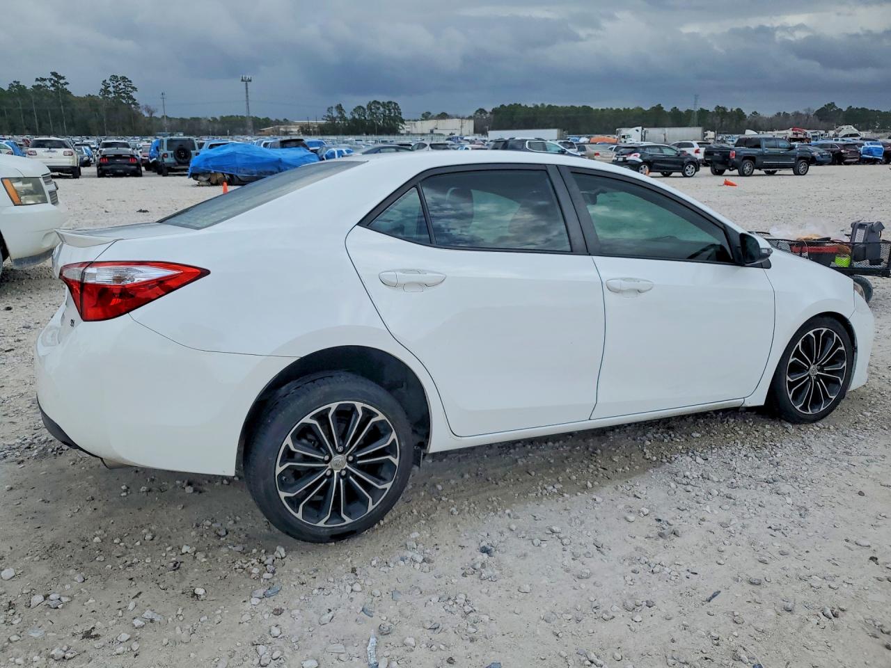 2016 TOYOTA COROLLA S PLUS photo 3