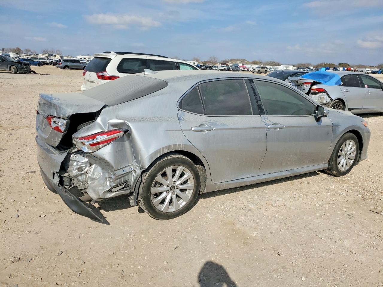 2020 TOYOTA CAMRY LE photo 3