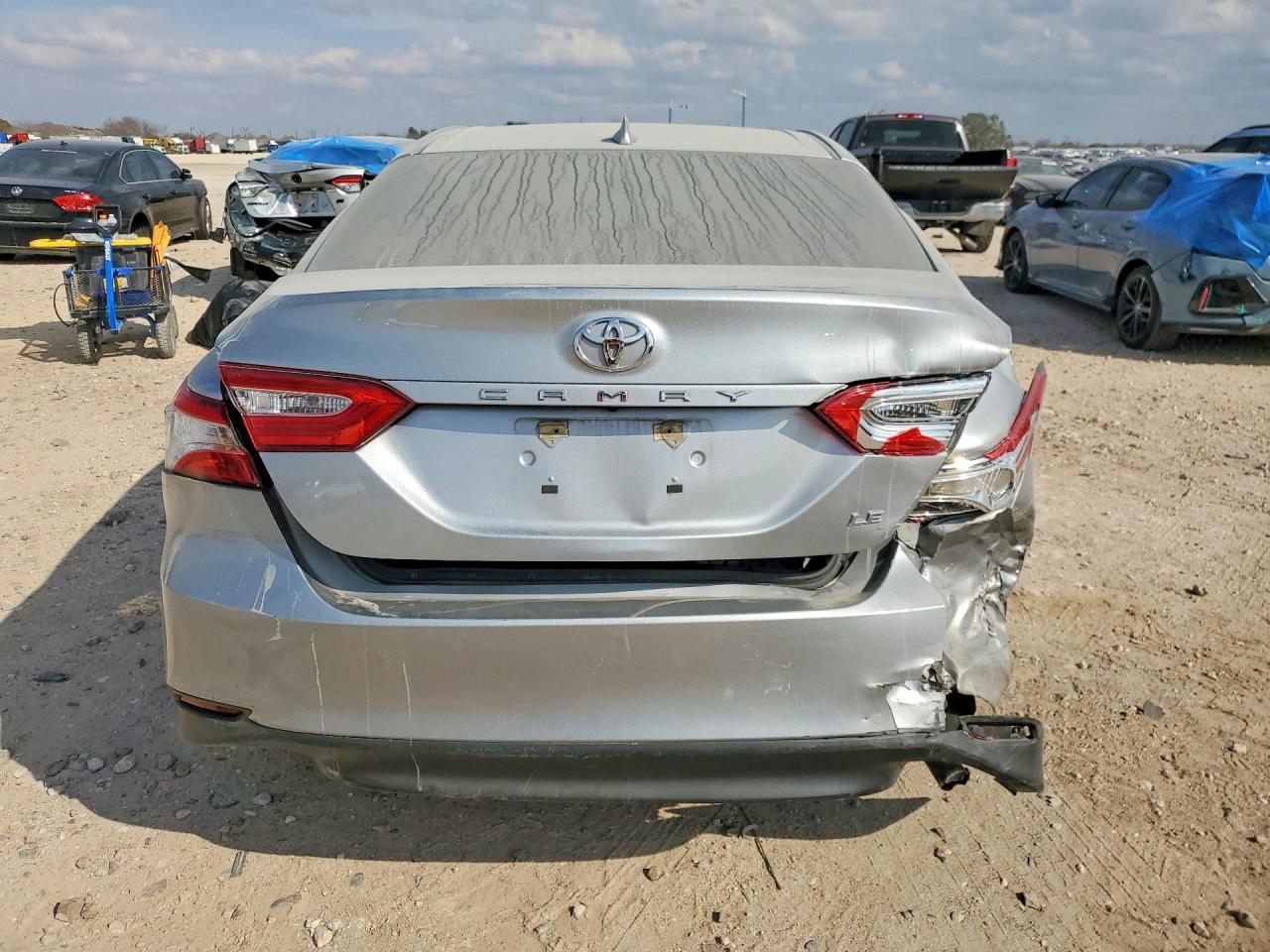 2020 TOYOTA CAMRY LE photo 6