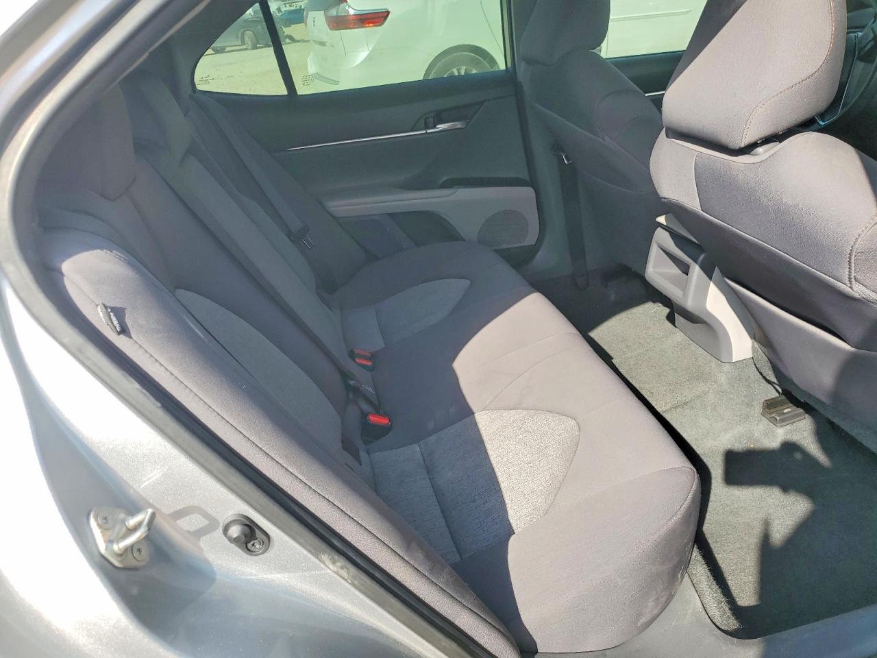 2020 TOYOTA CAMRY LE photo 10