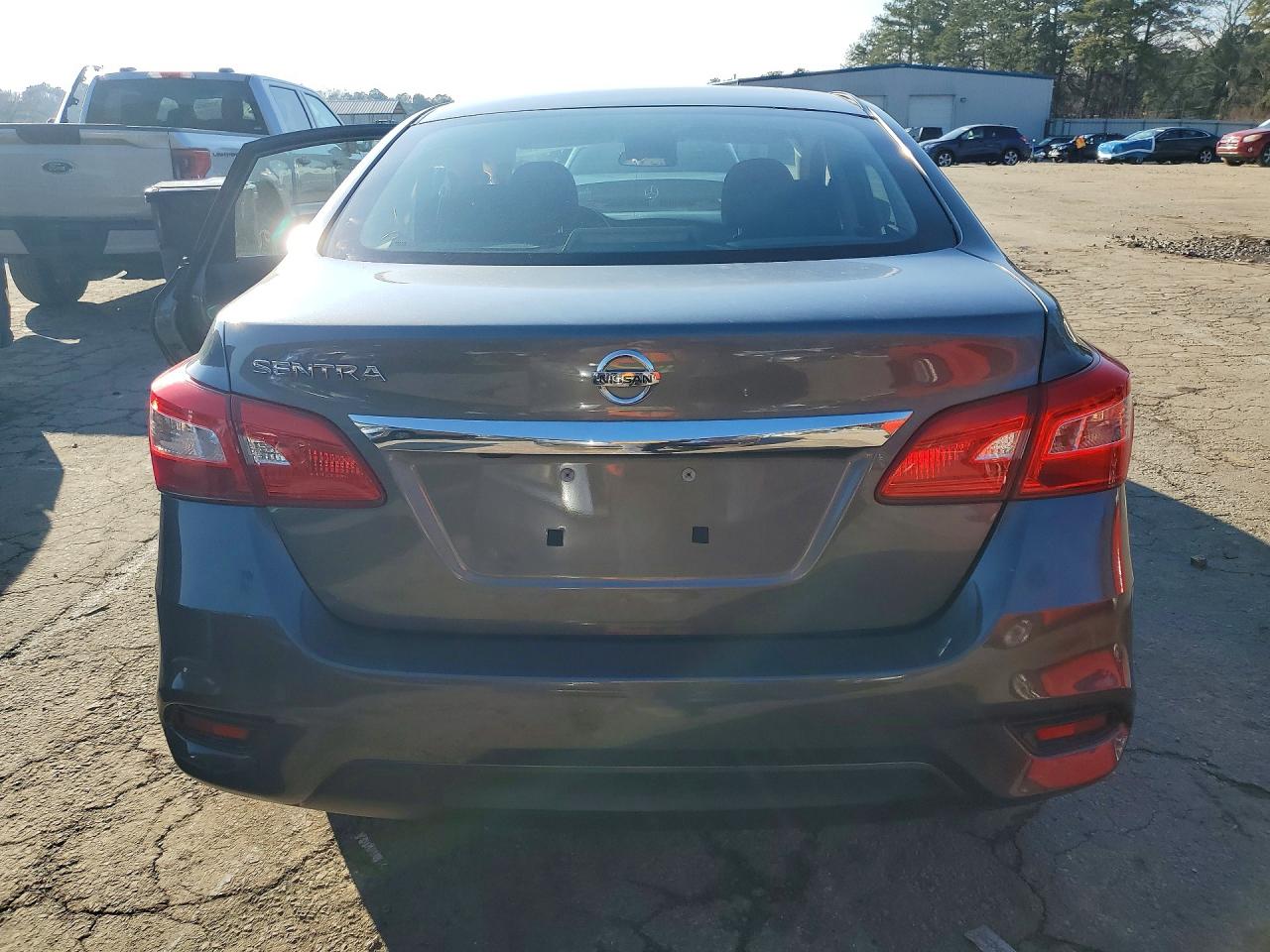 2019 NISSAN SENTRA S photo 11