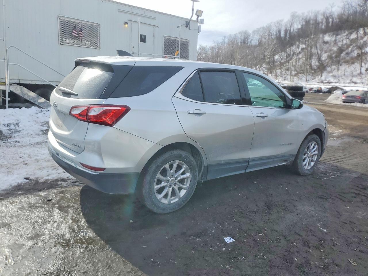 2020 CHEVROLET EQUINOX LT photo 5