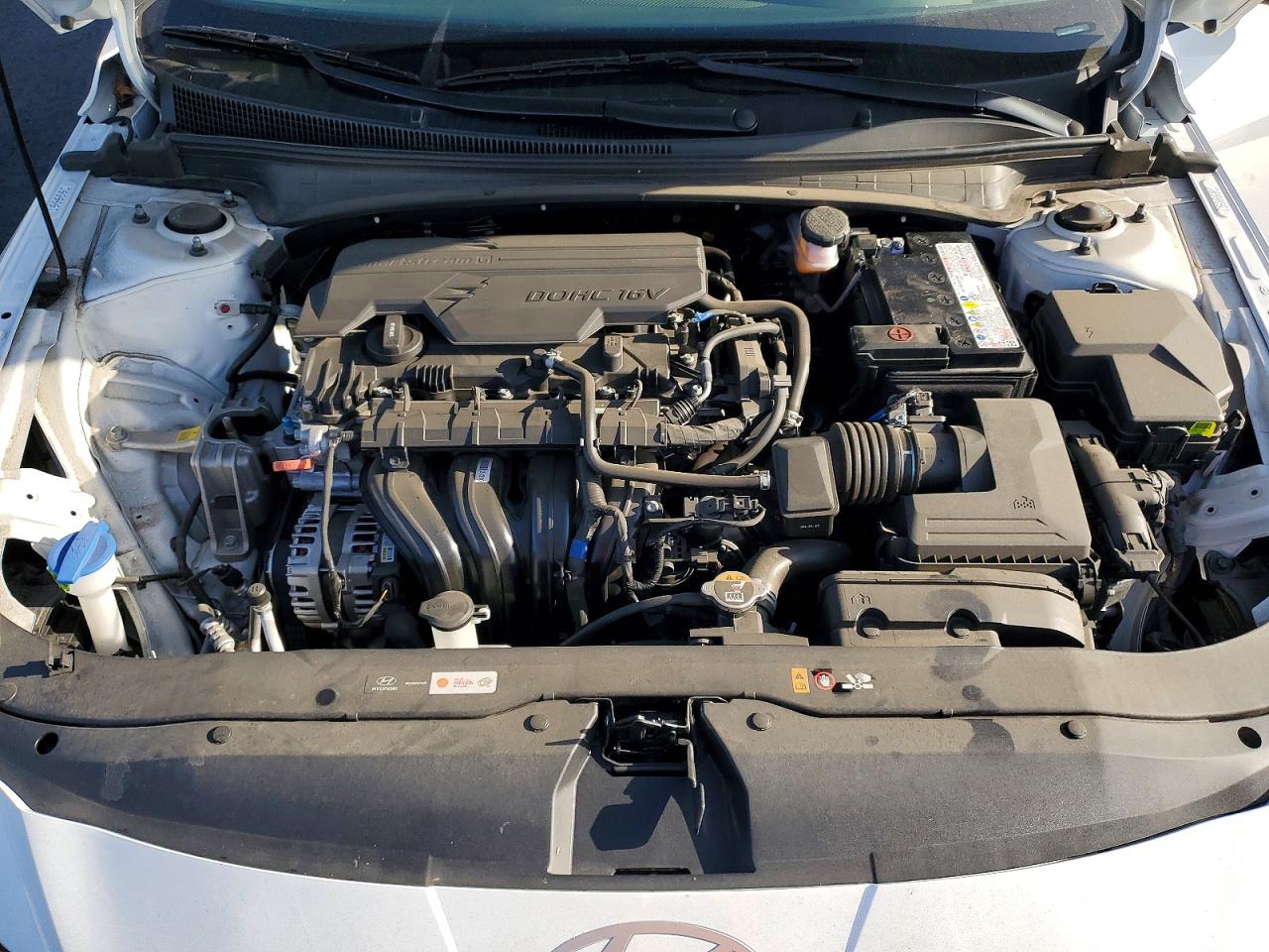 2024 HYUNDAI ELANTRA SE photo 31
