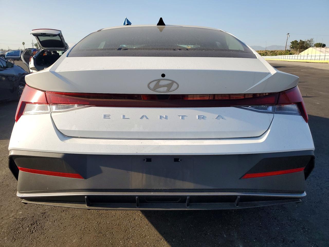 2024 HYUNDAI ELANTRA SE photo 16