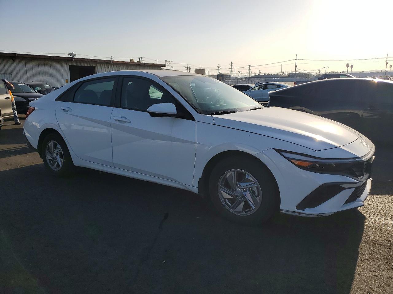 2024 HYUNDAI ELANTRA SE photo 10