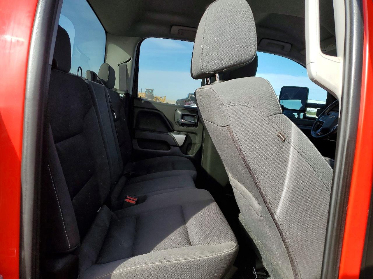 2018 CHEVROLET SILVERADO K1500 LT photo 10