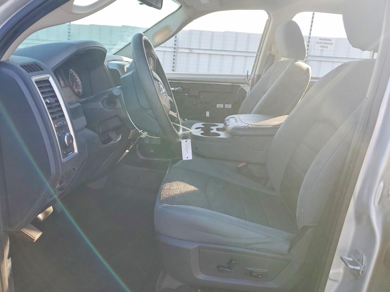 2014 RAM 1500 SLT photo 13