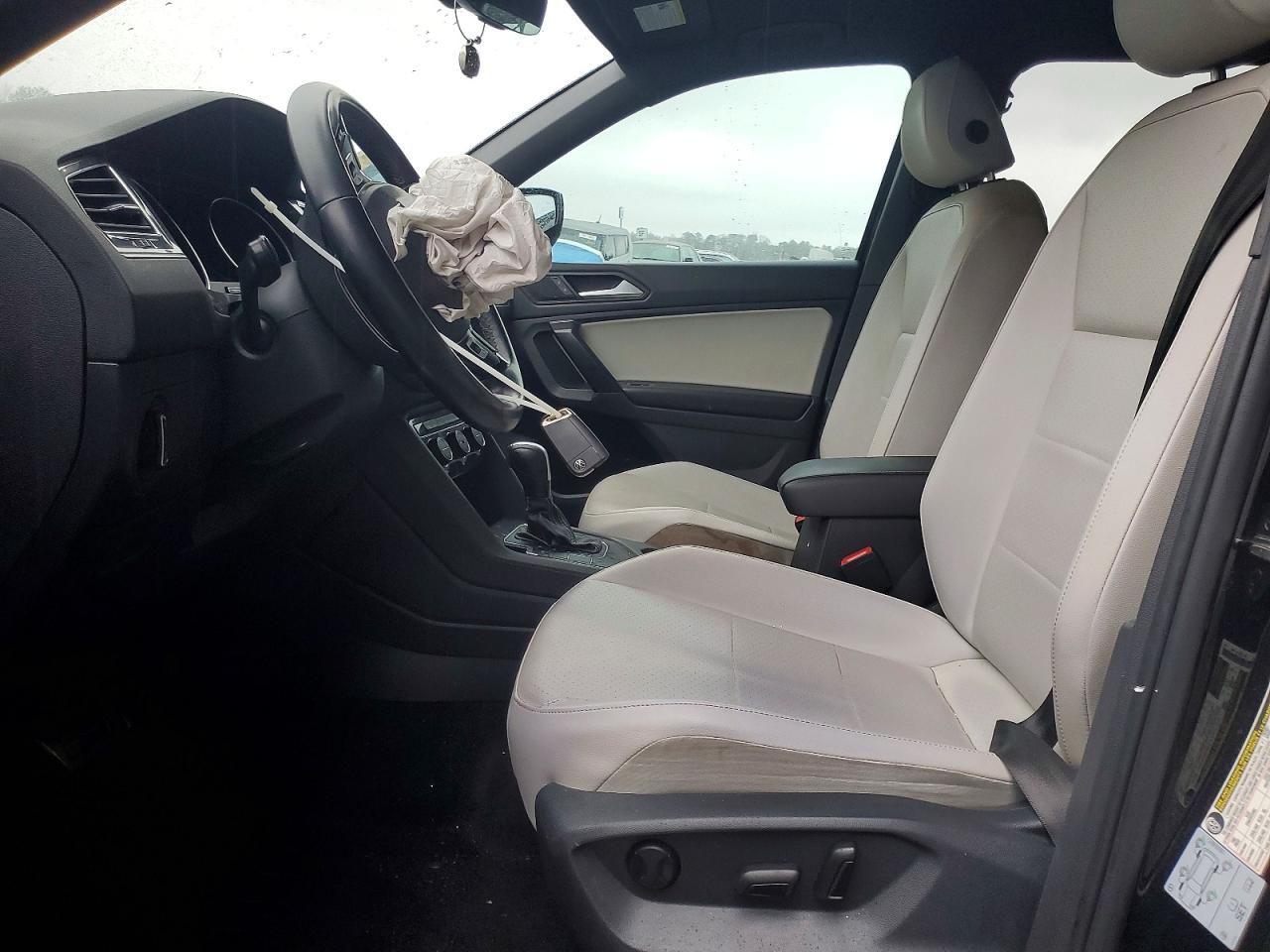 2021 VOLKSWAGEN TIGUAN SE photo 13