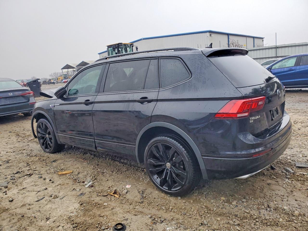 2021 VOLKSWAGEN TIGUAN SE photo 3
