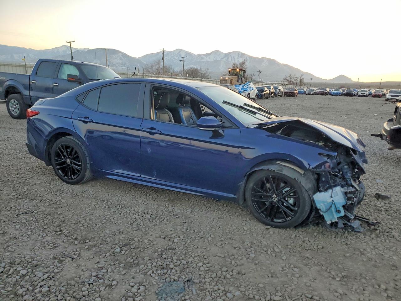 2025 TOYOTA CAMRY SE photo 4
