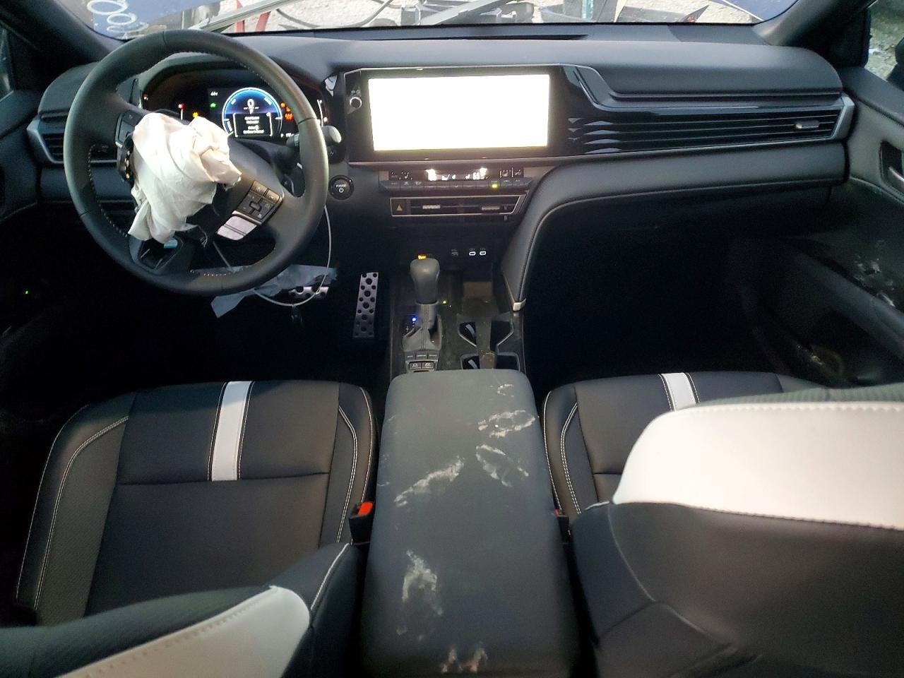 2025 TOYOTA CAMRY SE photo 8
