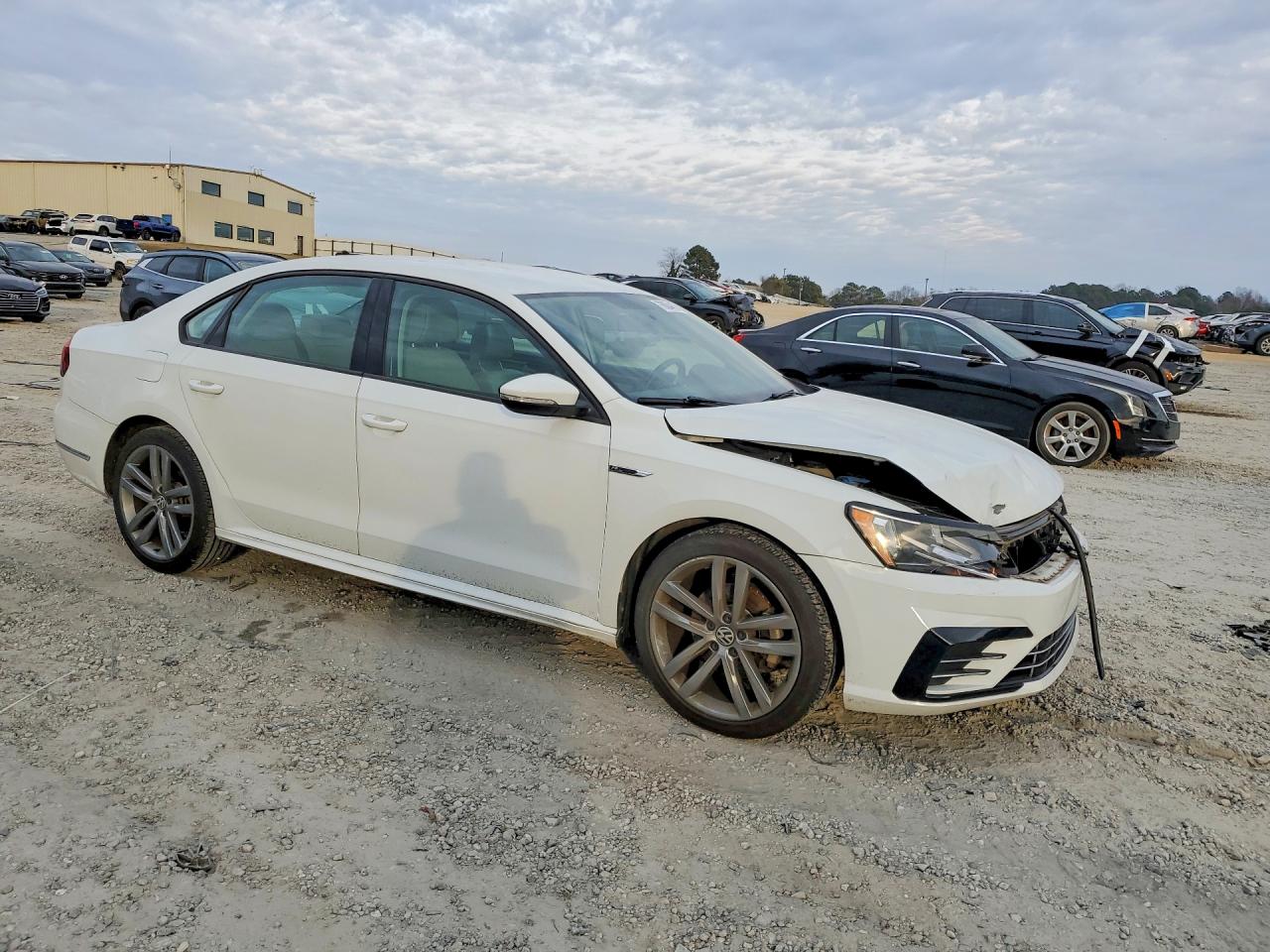 2018 VOLKSWAGEN PASSAT S photo 7