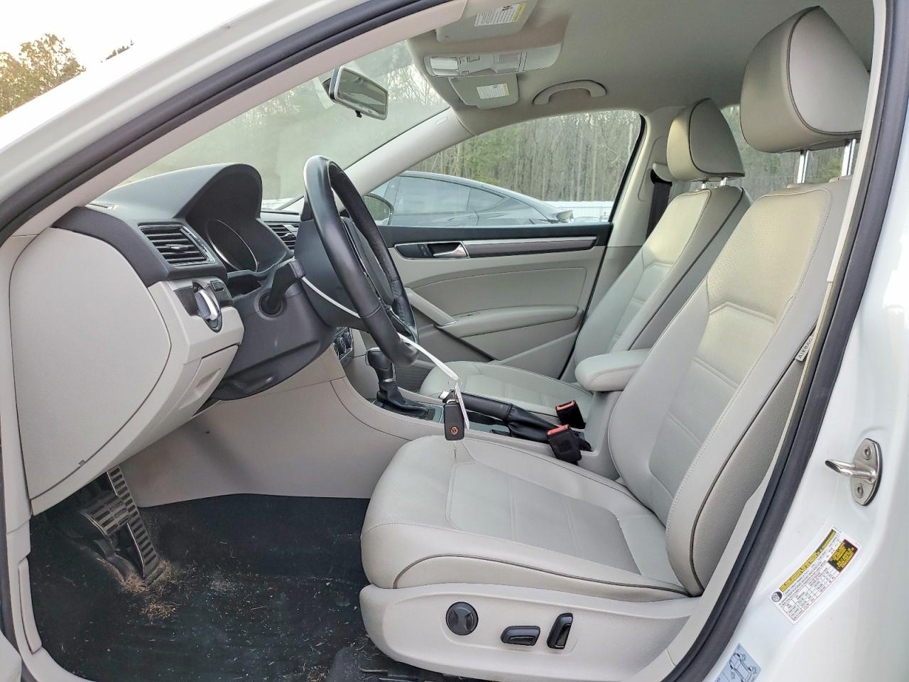 2018 VOLKSWAGEN PASSAT S photo 13