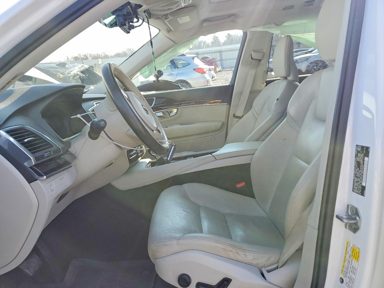 2019 VOLVO XC90 T5 MOMENTUM photo 13