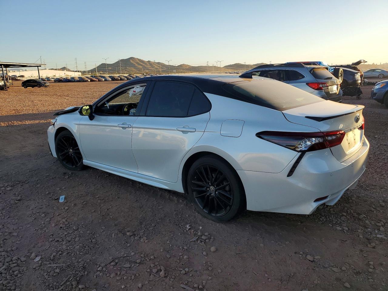 2022 TOYOTA CAMRY XSE photo 3