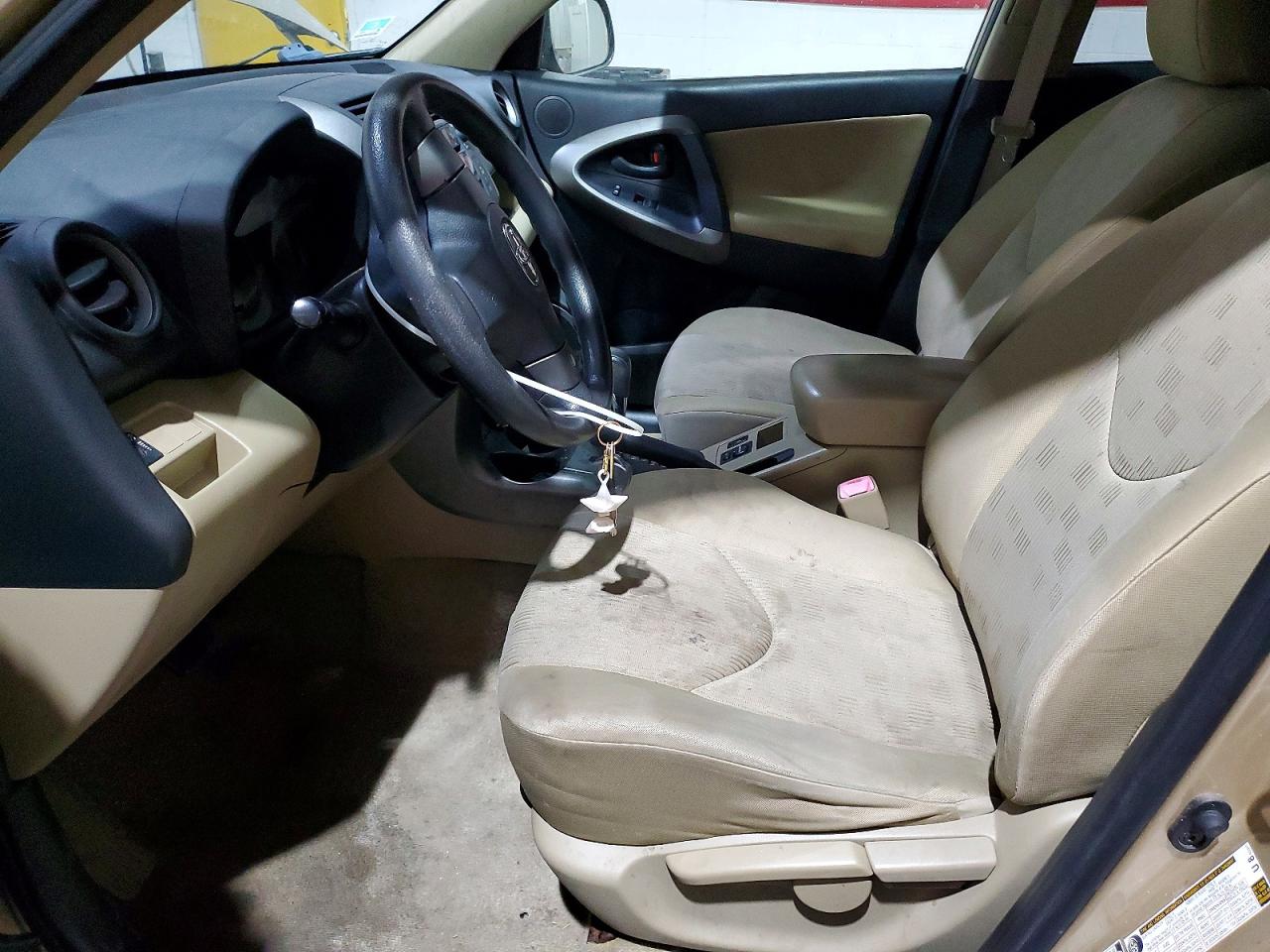 2010 TOYOTA RAV4 BASE photo 7