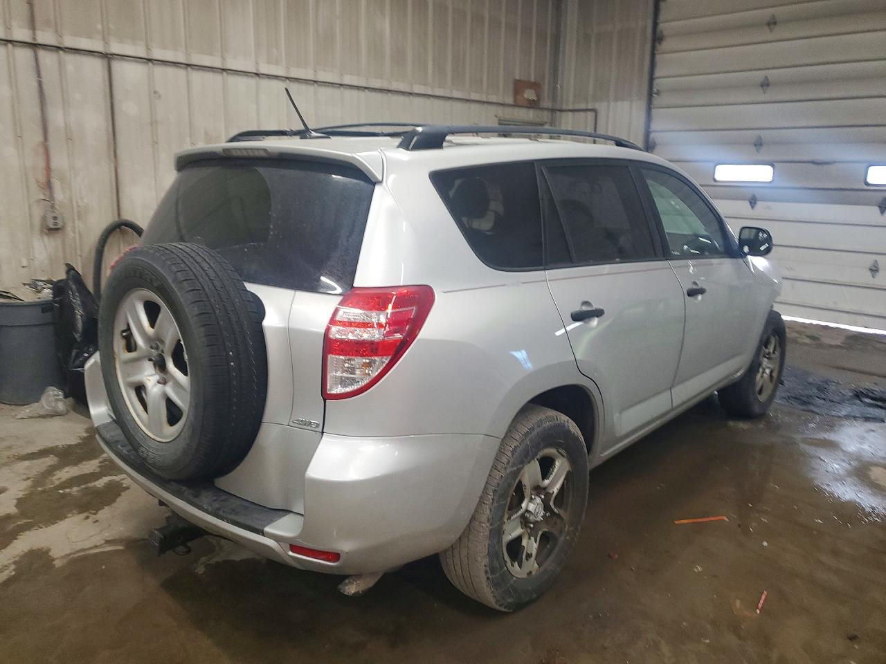 2011 TOYOTA RAV4 photo 5
