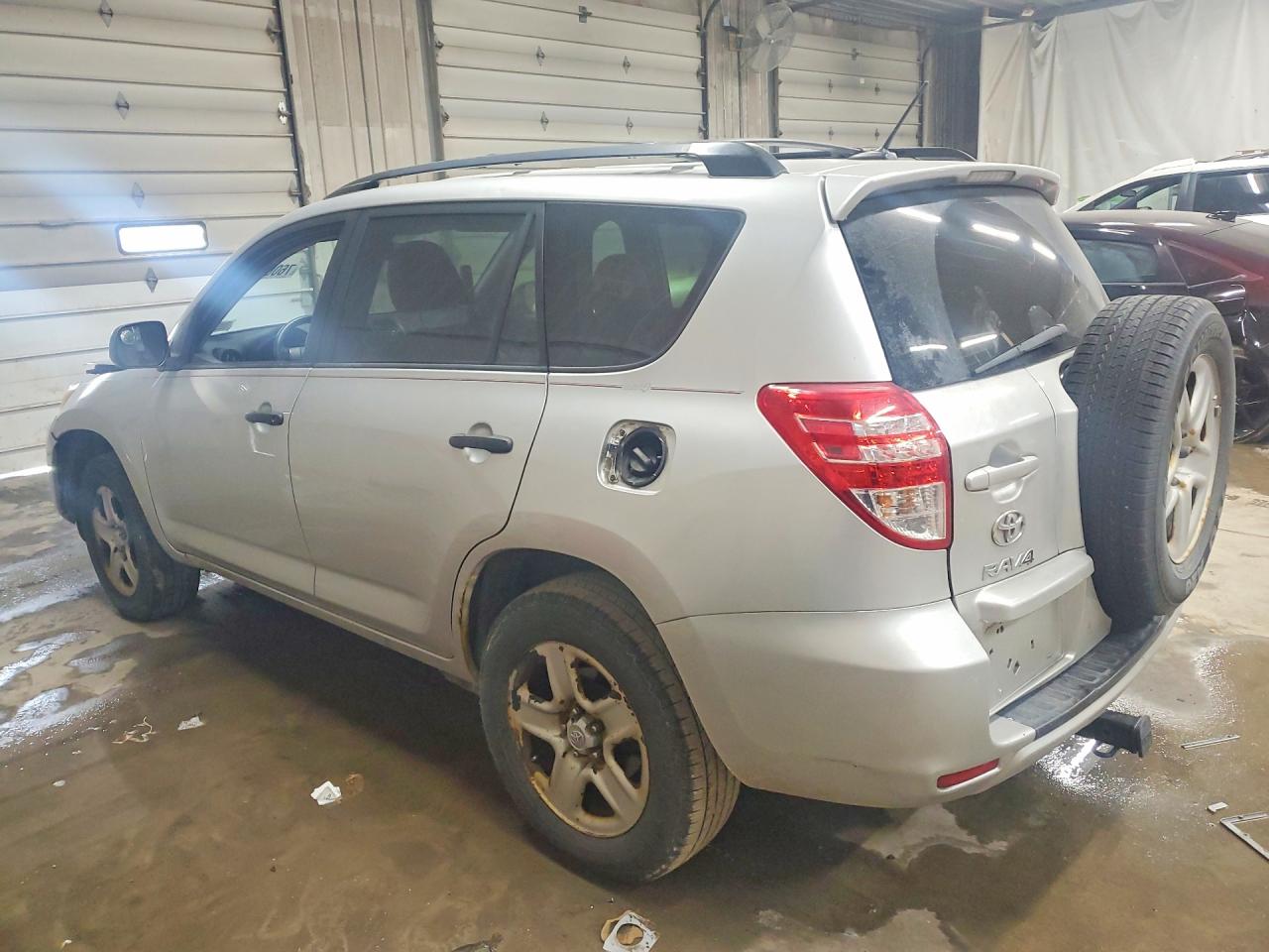 2011 TOYOTA RAV4 photo 3