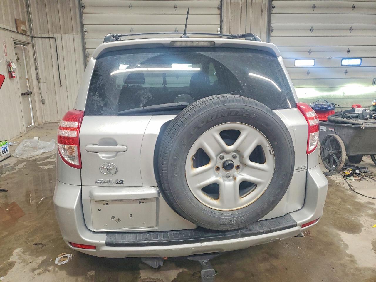 2011 TOYOTA RAV4 photo 11
