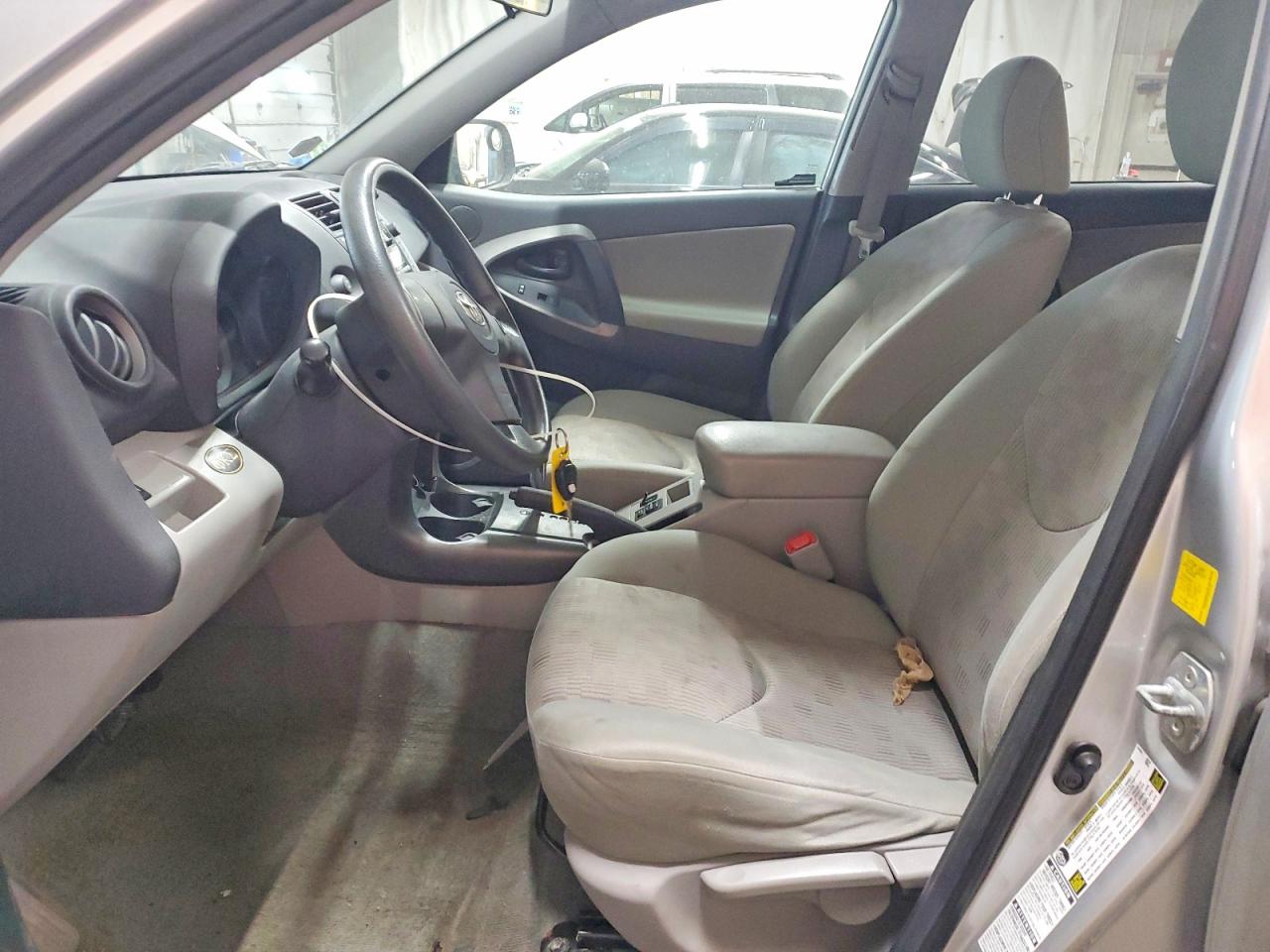 2011 TOYOTA RAV4 photo 13