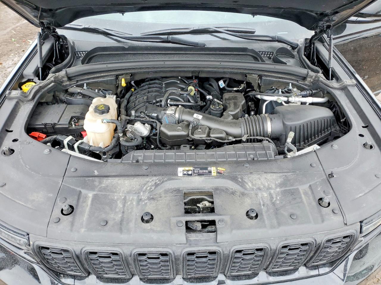 2024 JEEP GRAND CHEROKEE LAREDO photo 23