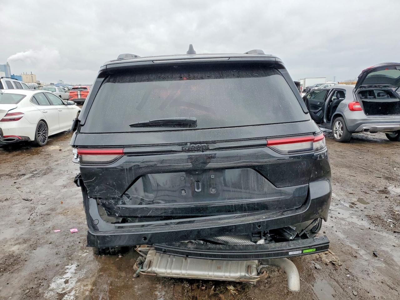 2024 JEEP GRAND CHEROKEE LAREDO photo 11