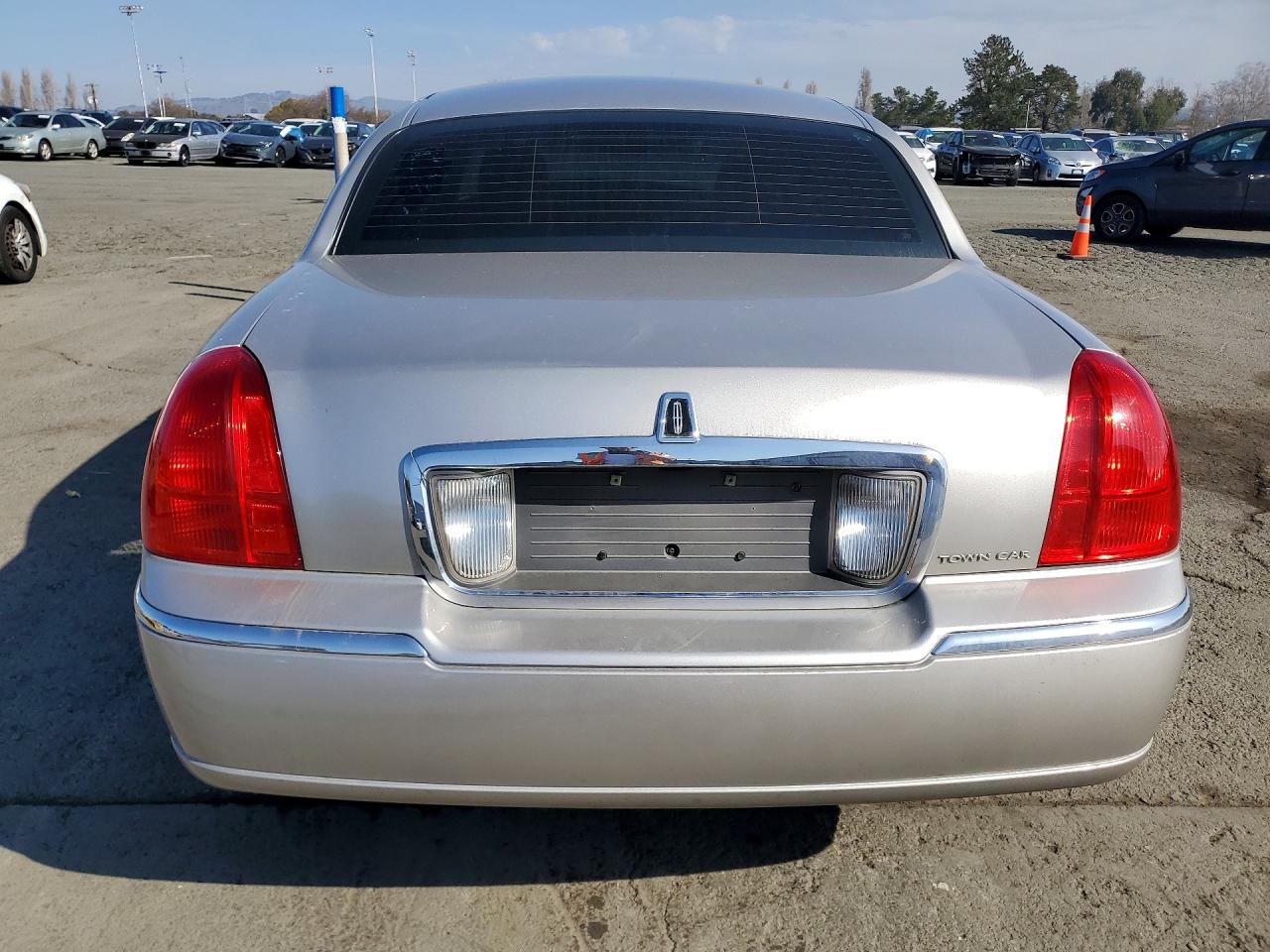 2007 LINCOLN TOWN CAR SIGNATURE photo 6