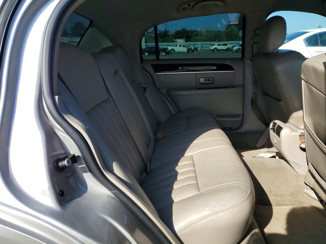 2007 LINCOLN TOWN CAR SIGNATURE photo 10
