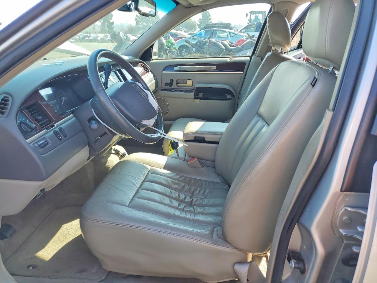 2007 LINCOLN TOWN CAR SIGNATURE photo 7