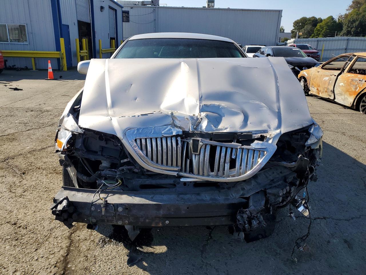 2007 LINCOLN TOWN CAR SIGNATURE photo 5