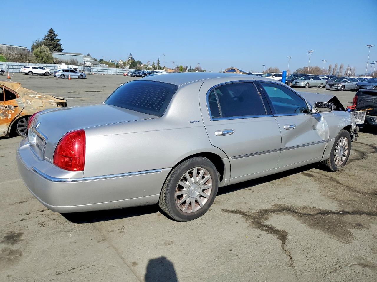 2007 LINCOLN TOWN CAR SIGNATURE photo 3