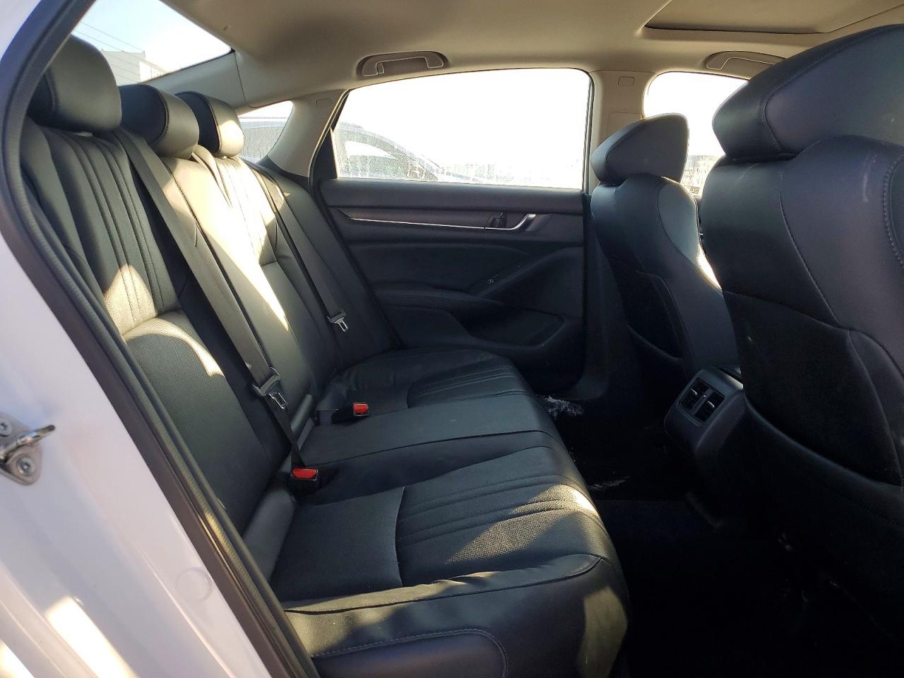 2018 HONDA ACCORD TOURING photo 19