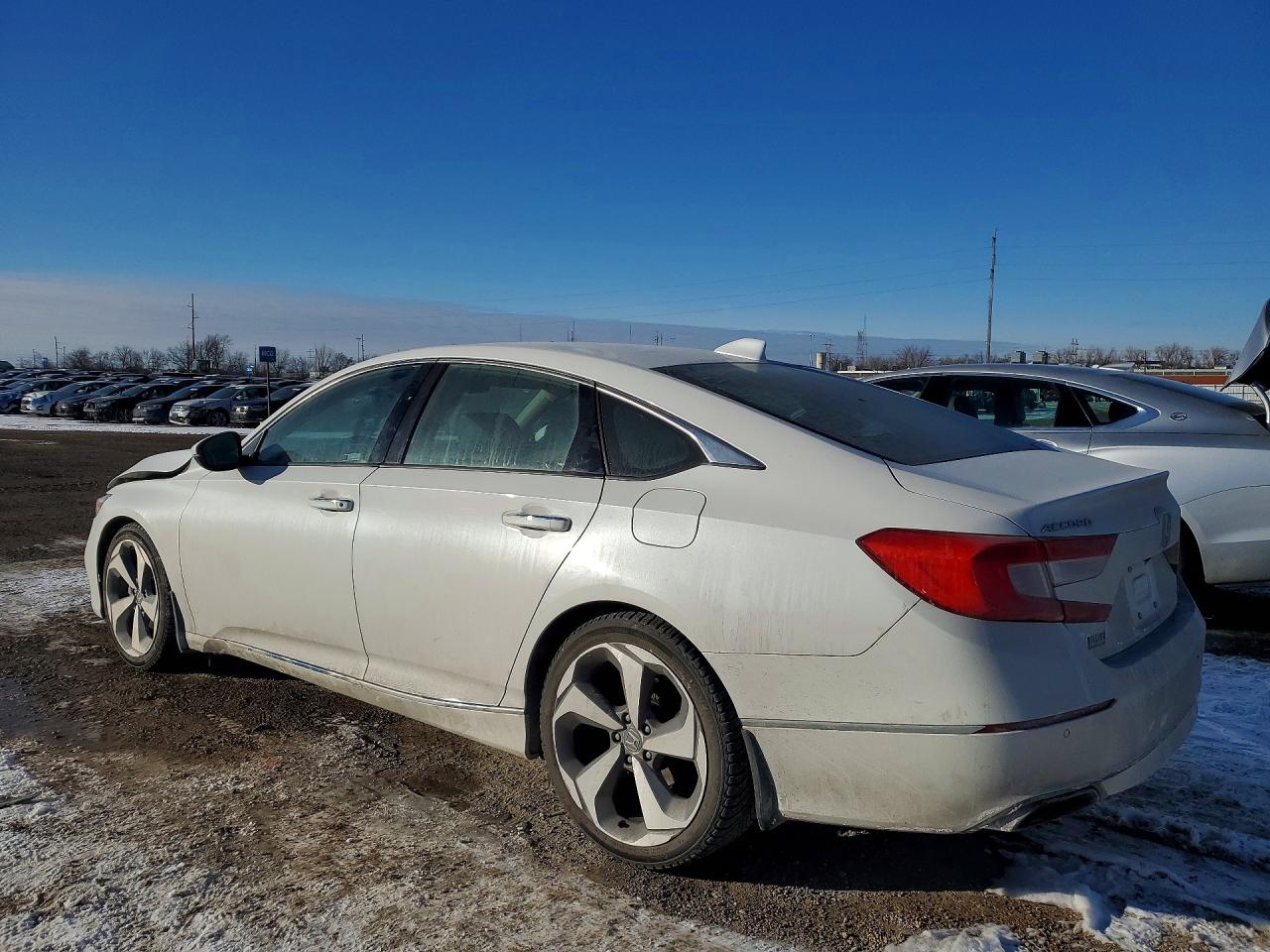2018 HONDA ACCORD TOURING photo 3