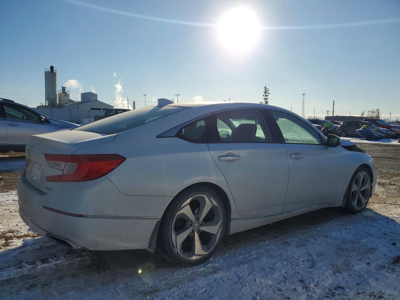 2018 HONDA ACCORD TOURING photo 5