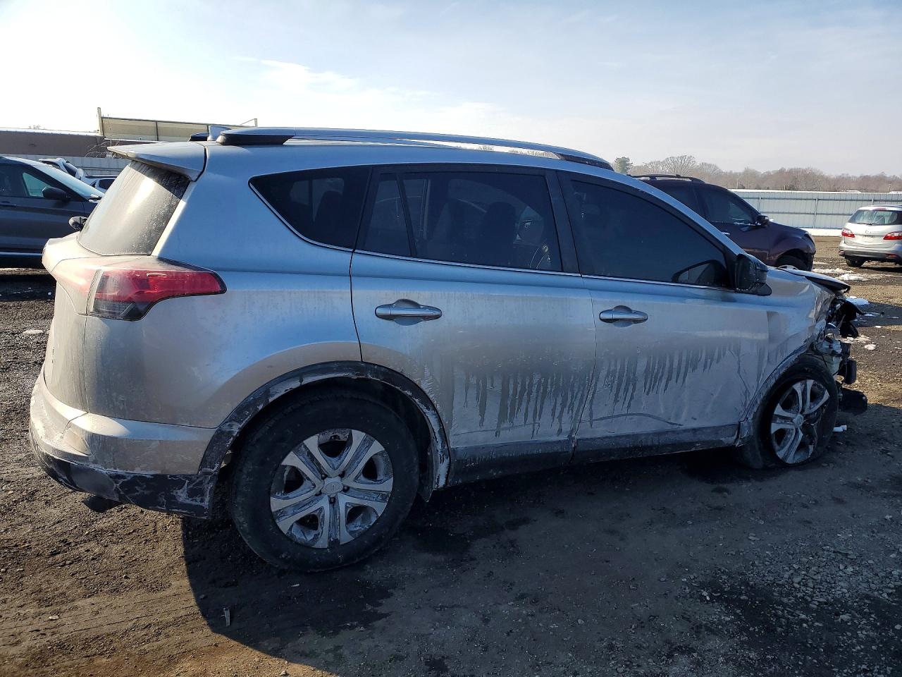 2018 TOYOTA RAV4 LE photo 5