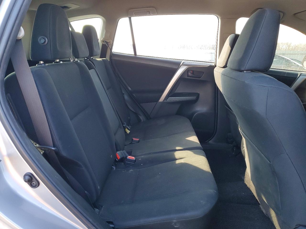 2018 TOYOTA RAV4 LE photo 21