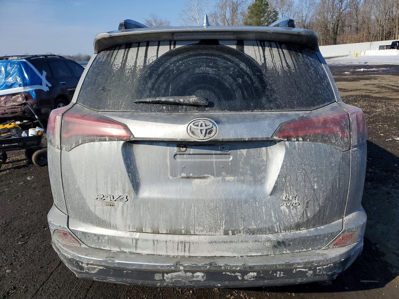 2018 TOYOTA RAV4 LE photo 11