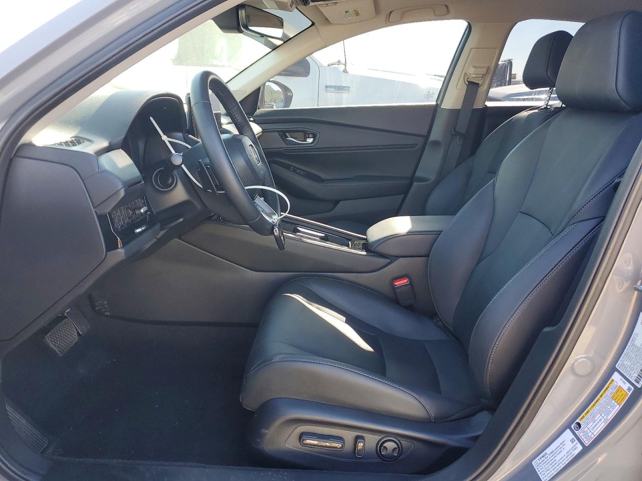 2025 HONDA ACCORD TOURING HYBRID photo 19