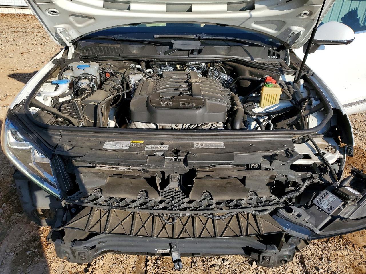2015 VOLKSWAGEN TOUAREG V6 photo 12