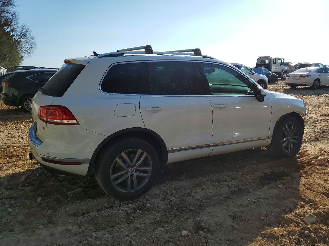 2015 VOLKSWAGEN TOUAREG V6 photo 3