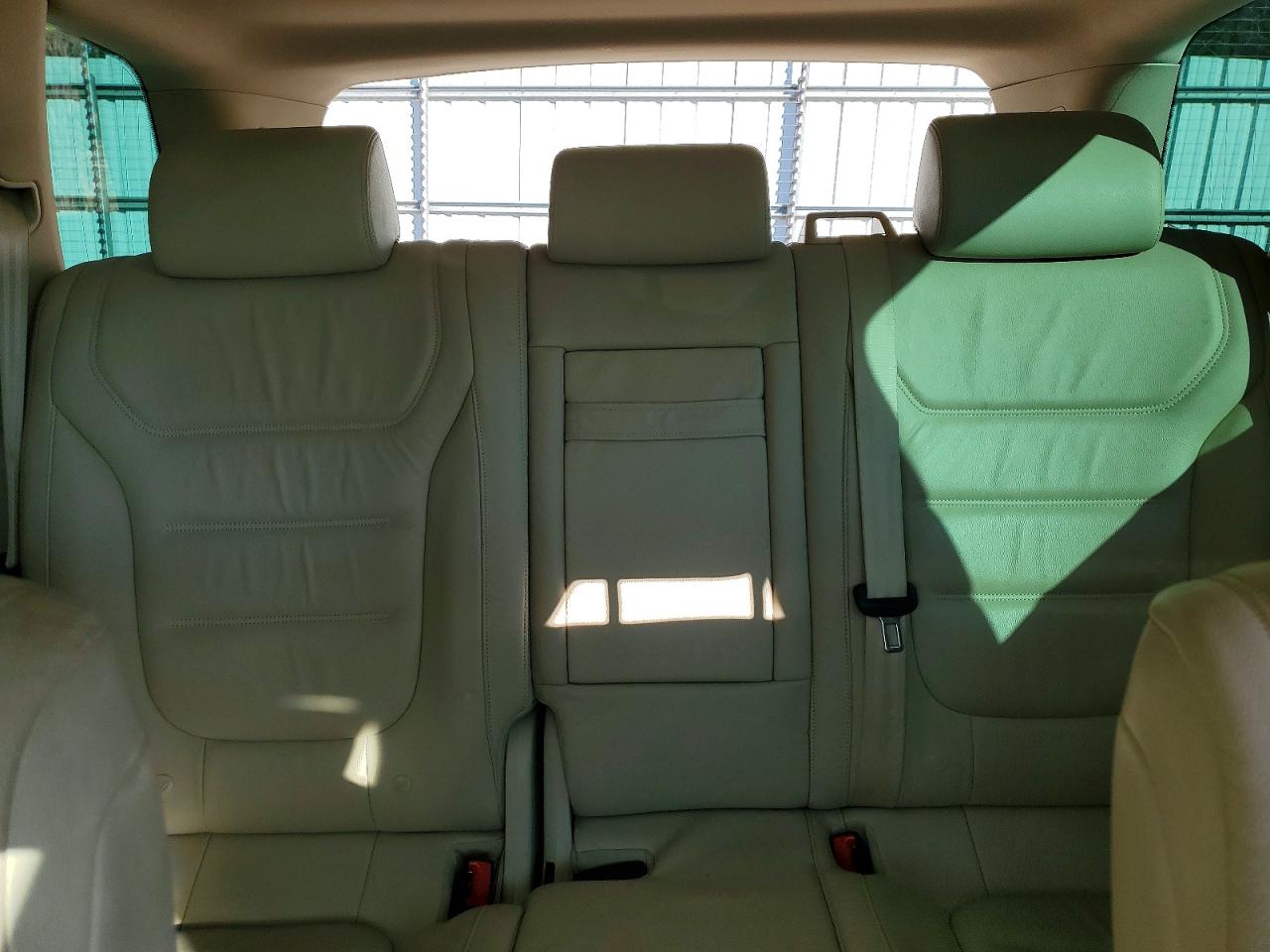 2015 VOLKSWAGEN TOUAREG V6 photo 10