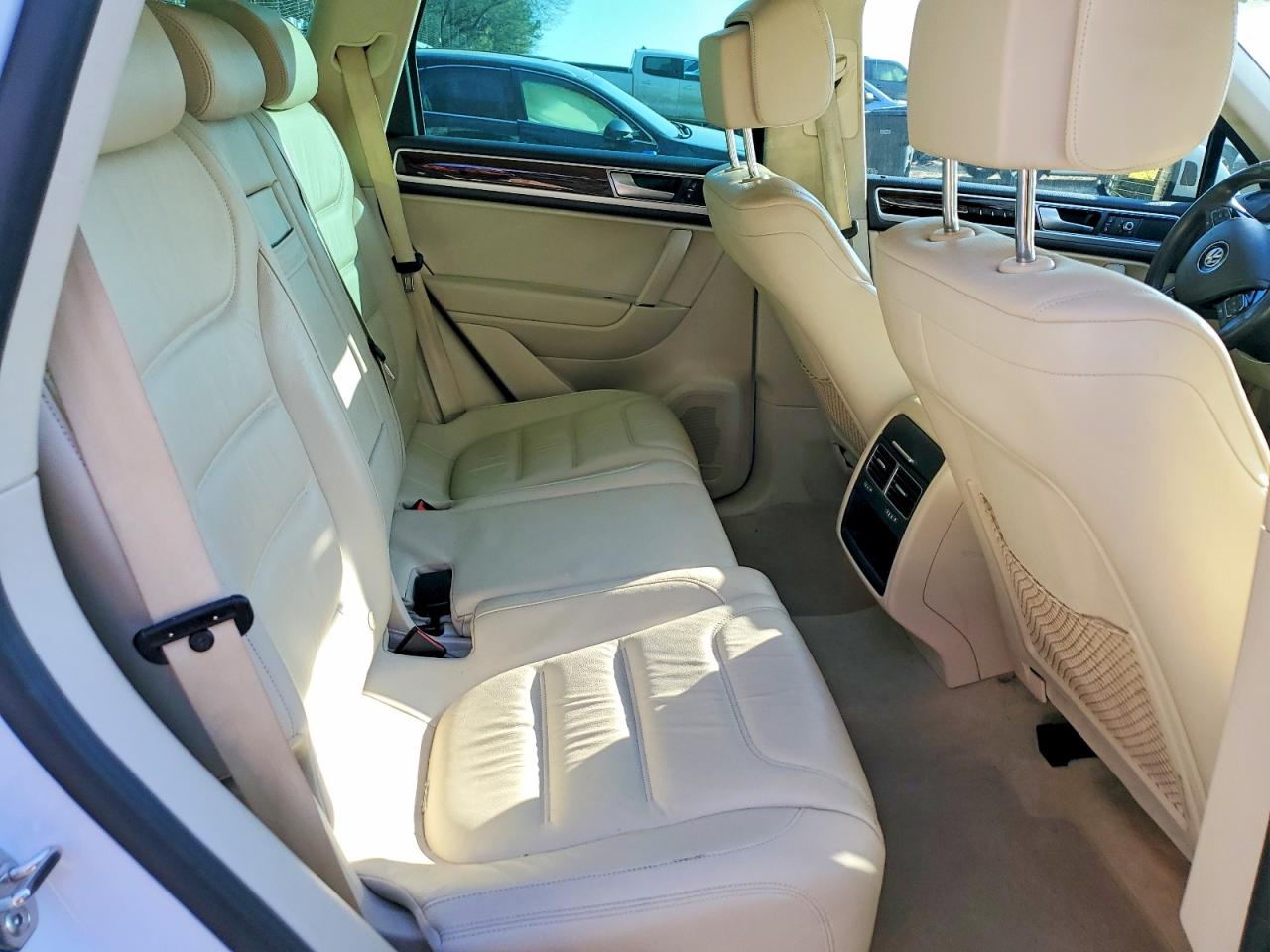 2015 VOLKSWAGEN TOUAREG V6 photo 11