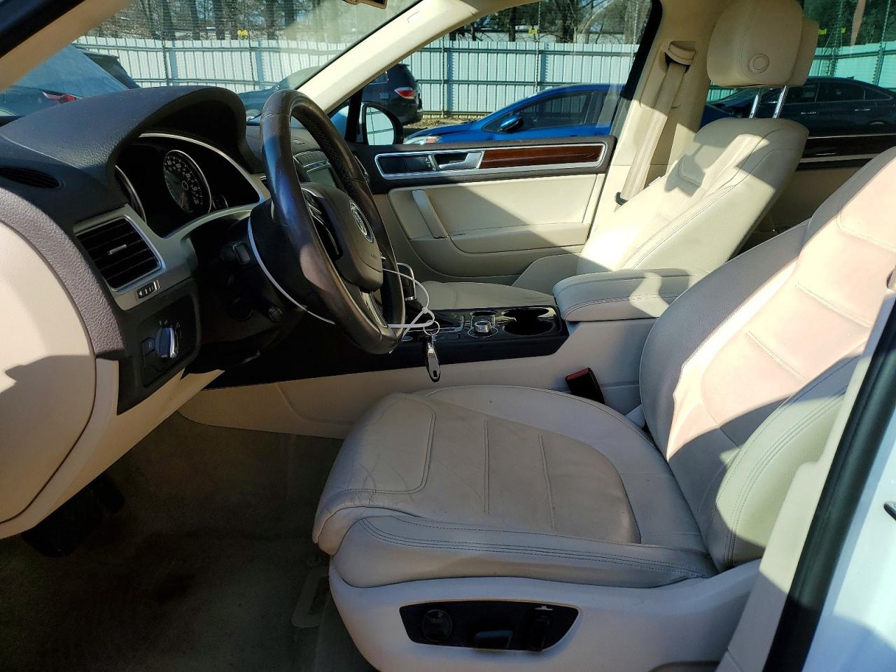 2015 VOLKSWAGEN TOUAREG V6 photo 7