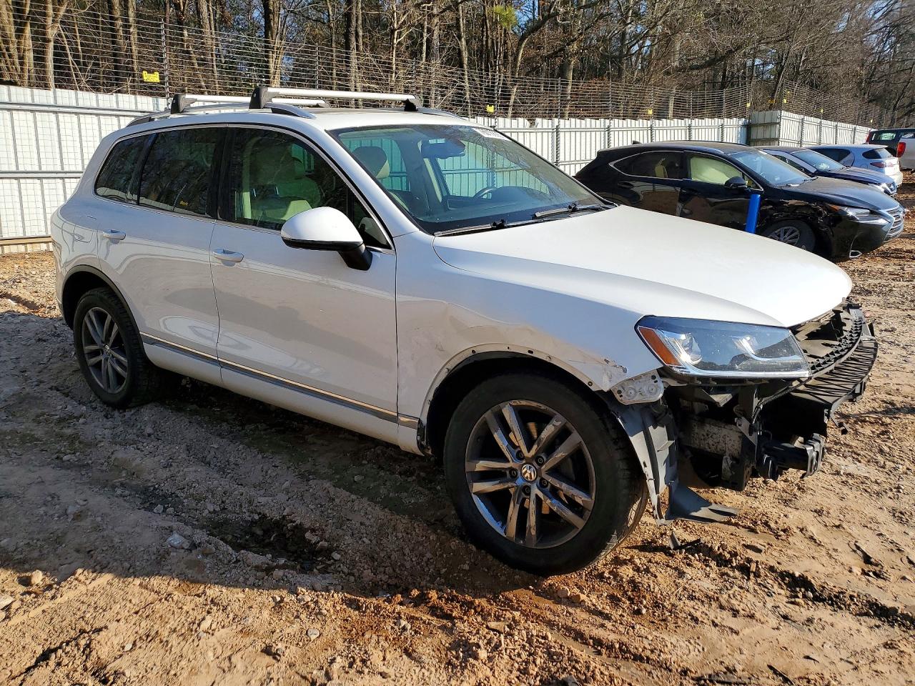 2015 VOLKSWAGEN TOUAREG V6 photo 4