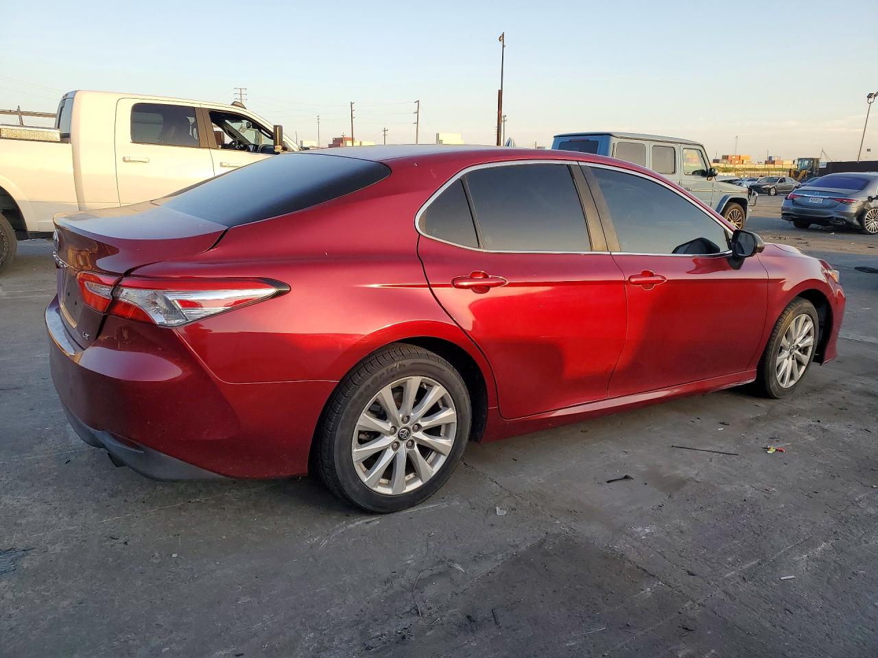 2018 TOYOTA CAMRY L photo 3