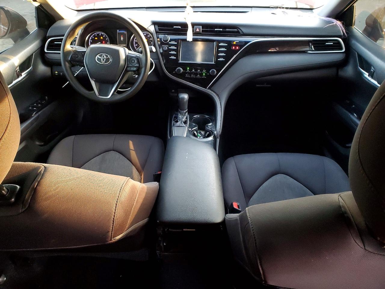 2018 TOYOTA CAMRY L photo 8