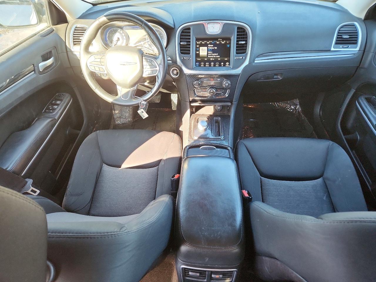 2019 CHRYSLER 300 TOURING photo 15