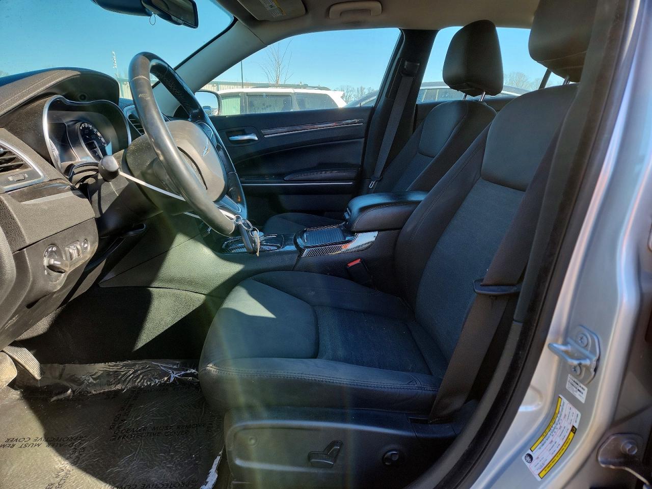 2019 CHRYSLER 300 TOURING photo 13